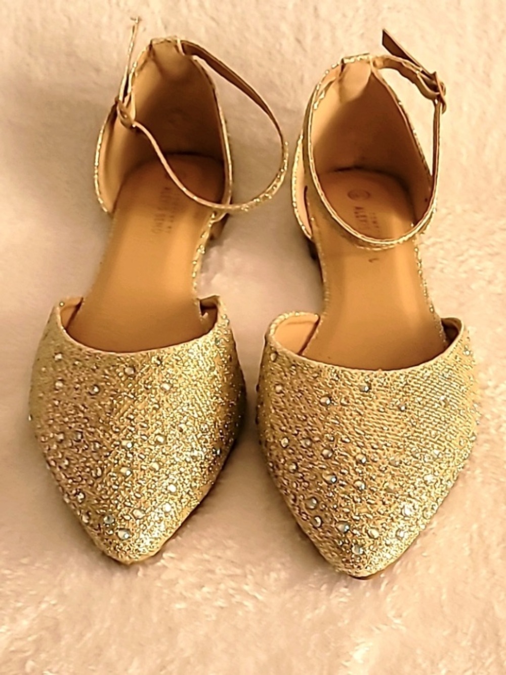 Alexis Bendel Glitter & Rhinestone Gold Flats NWOT size 7
